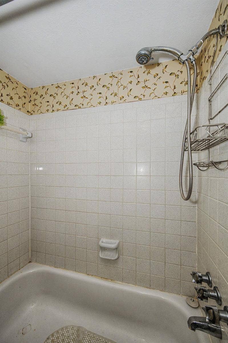 1575 GREENLEA DRIVE, #4, Clearwater, FL 33755 1575 GREENLEA DRIVE, #4, Clearwater, FL 33755