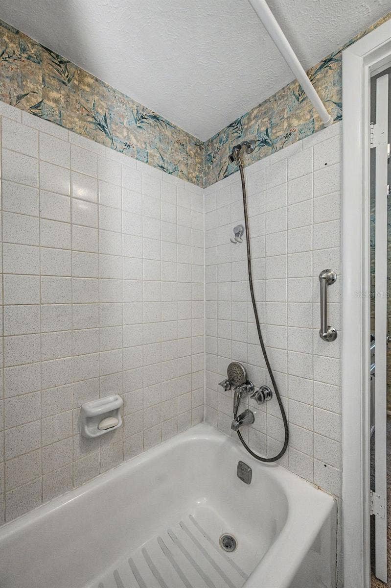 1575 GREENLEA DRIVE, #4, Clearwater, FL 33755 1575 GREENLEA DRIVE, #4, Clearwater, FL 33755