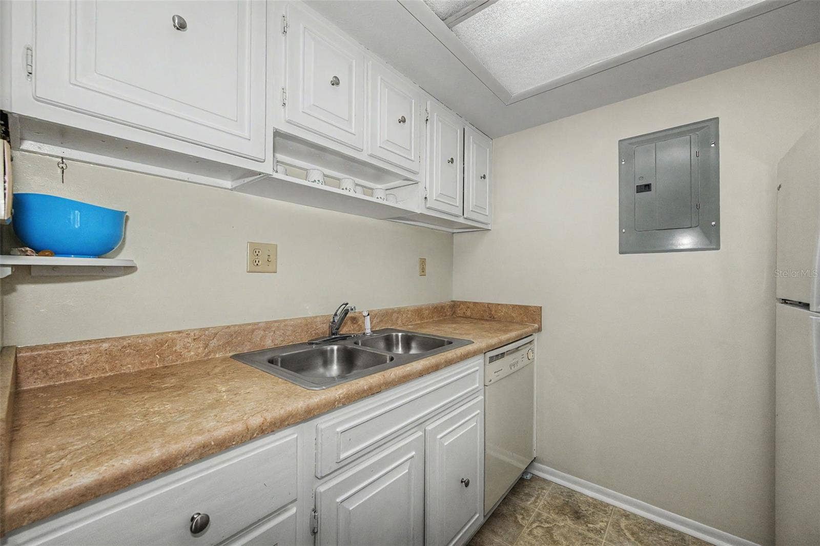 1575 GREENLEA DRIVE, #4, Clearwater, FL 33755 1575 GREENLEA DRIVE, #4, Clearwater, FL 33755
