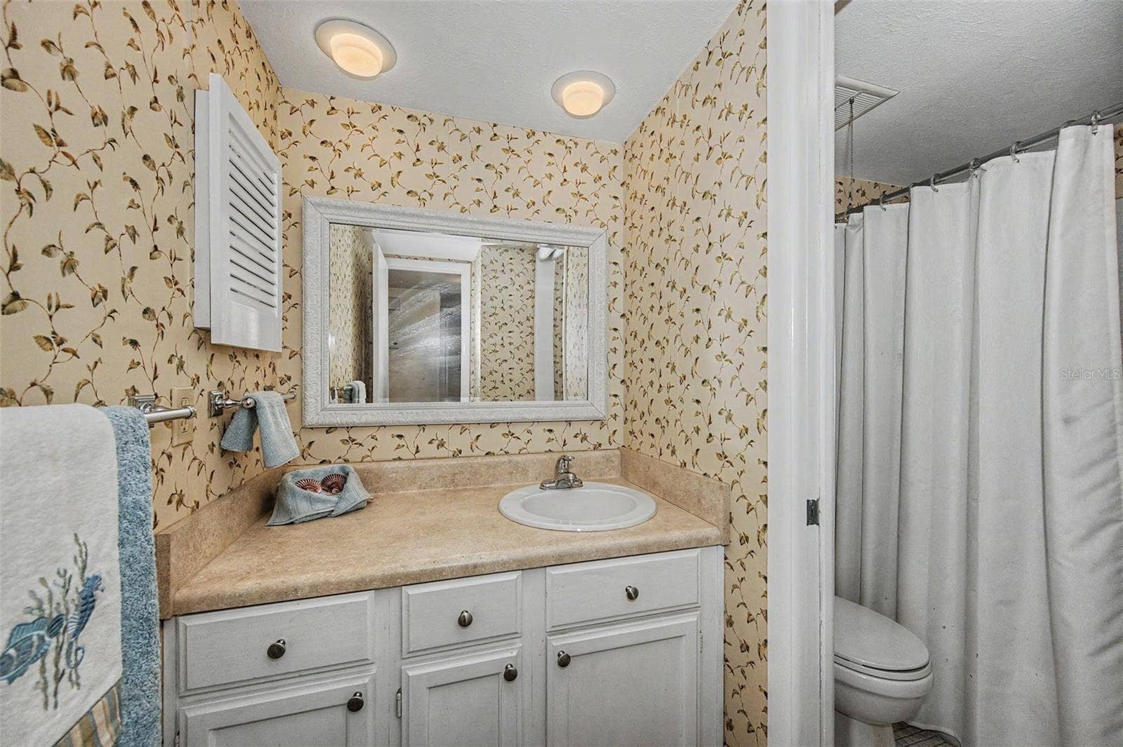 1575 GREENLEA DRIVE, #4, Clearwater, FL 33755 1575 GREENLEA DRIVE, #4, Clearwater, FL 33755