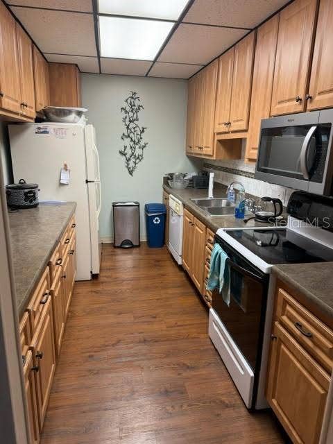 315 30TH AVENUE W, #B104, Bradenton, FL 34205 Community Area Kitchen