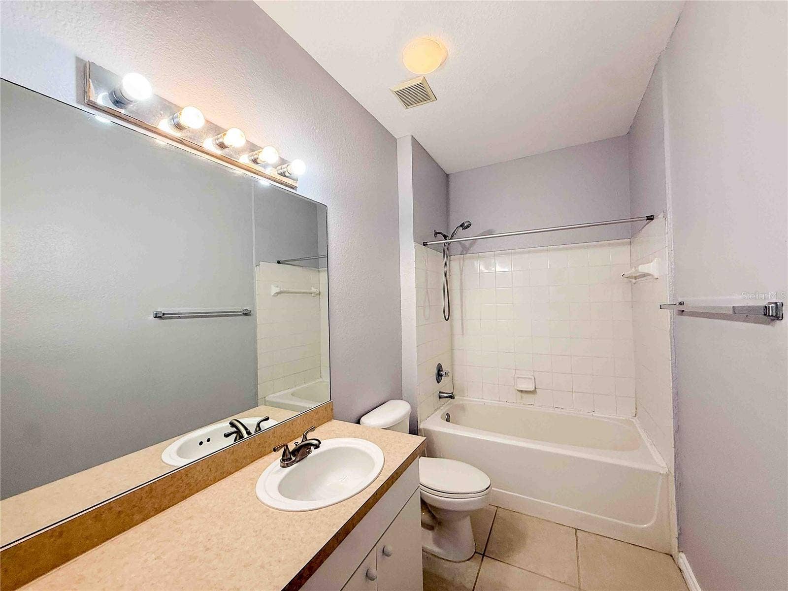 bedroom 2 tub and shower combo