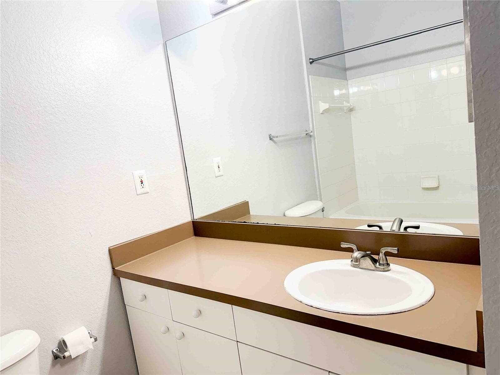 Bathroom 1 Vanity