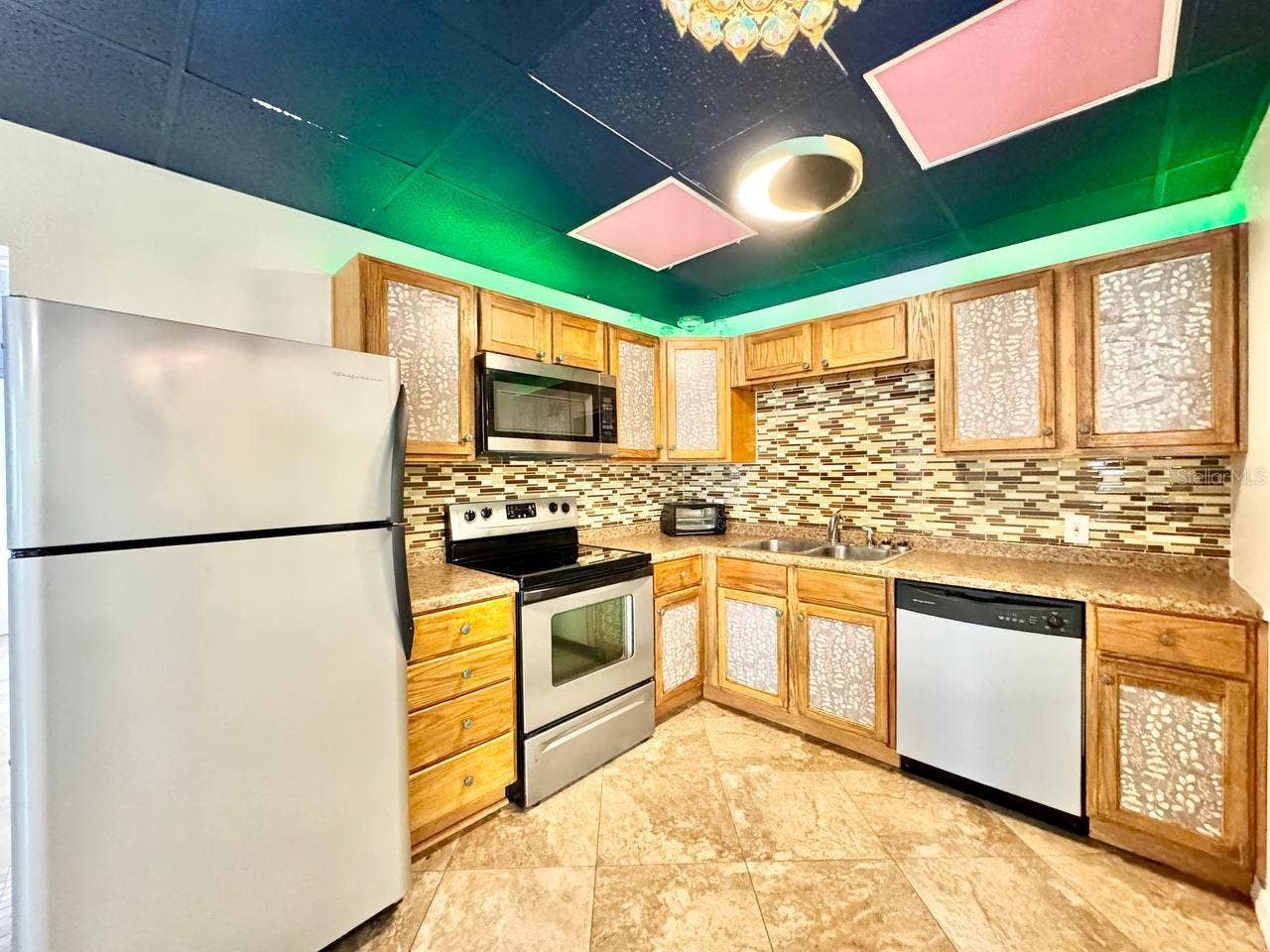 18 W ORANGE STREET, Tarpon Springs, FL 34689 18 W ORANGE STREET, Tarpon Springs, FL 34689