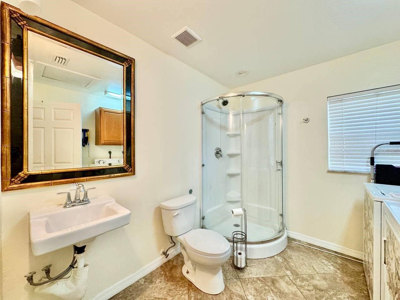 18 W ORANGE STREET, Tarpon Springs, FL 34689 18 W ORANGE STREET, Tarpon Springs, FL 34689