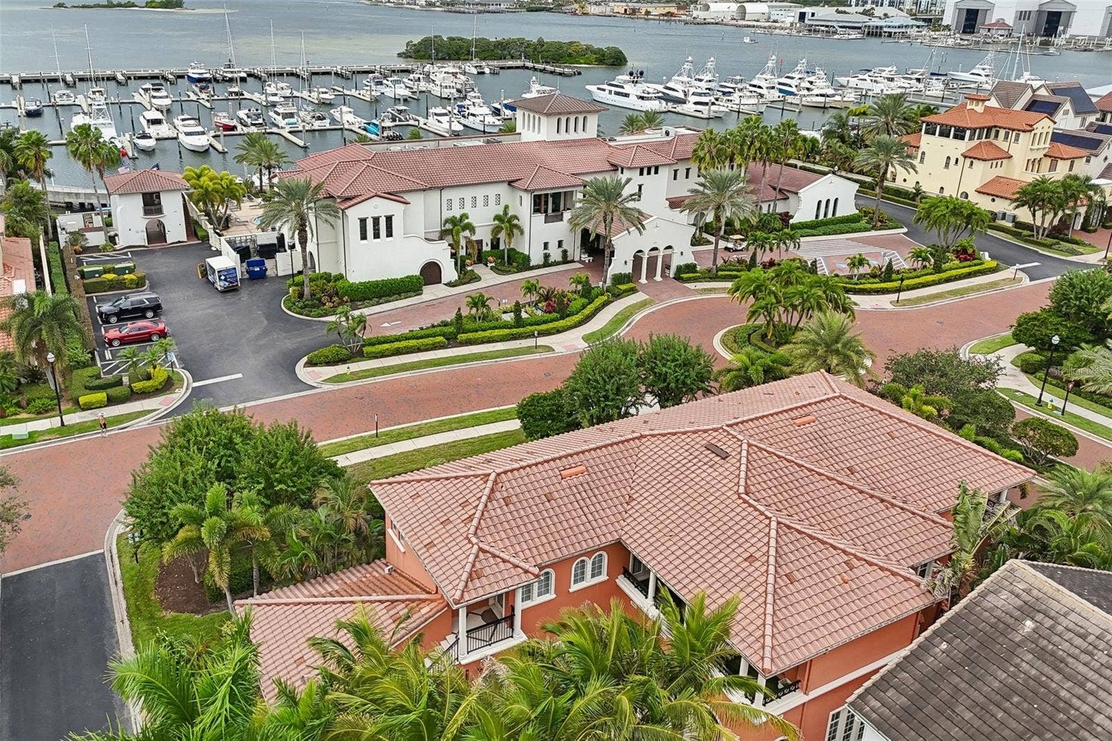 4912 YACHT CLUB, Tampa, FL 33616