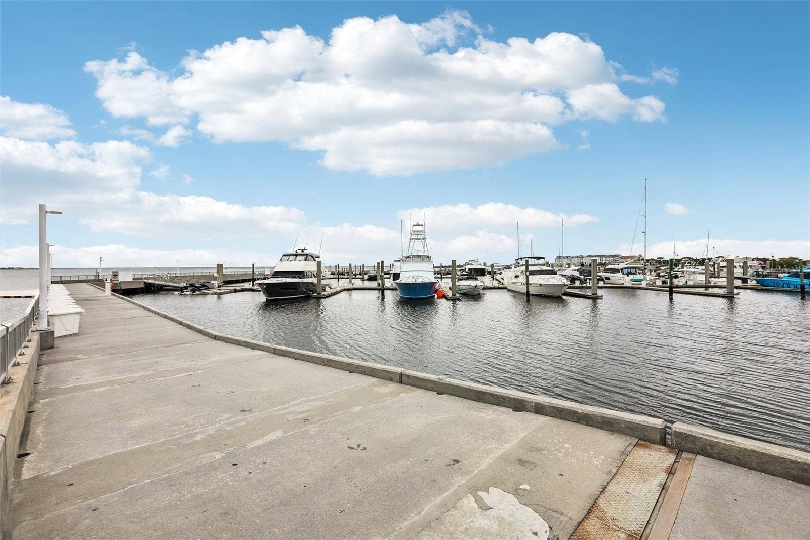 4912 YACHT CLUB, Tampa, FL 33616