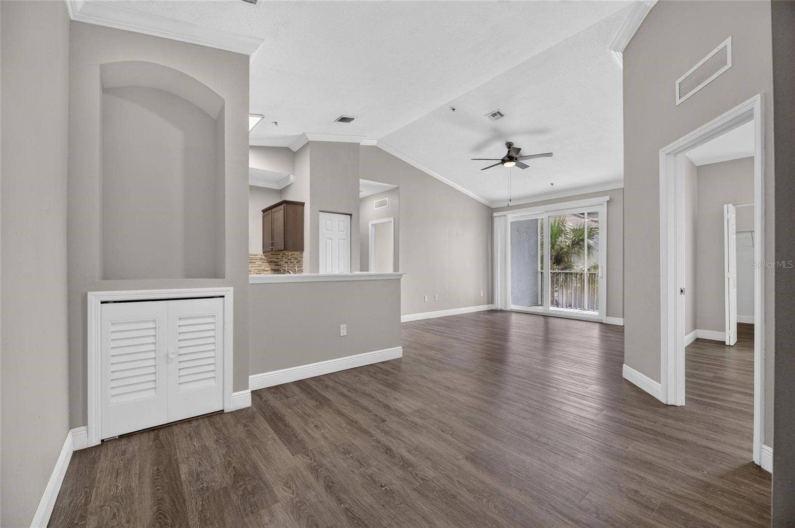 5617 LEGACY CRESCENT PLACE, #301, Riverview, FL 33578 5617 LEGACY CRESCENT PLACE, #301, Riverview, FL 33578