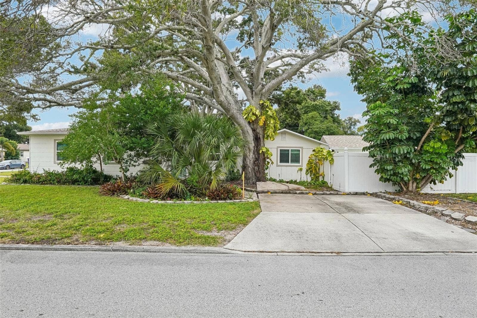 4601 16TH AVENUE N, St Petersburg, FL 33713 4601 16TH AVENUE N, St Petersburg, FL 33713