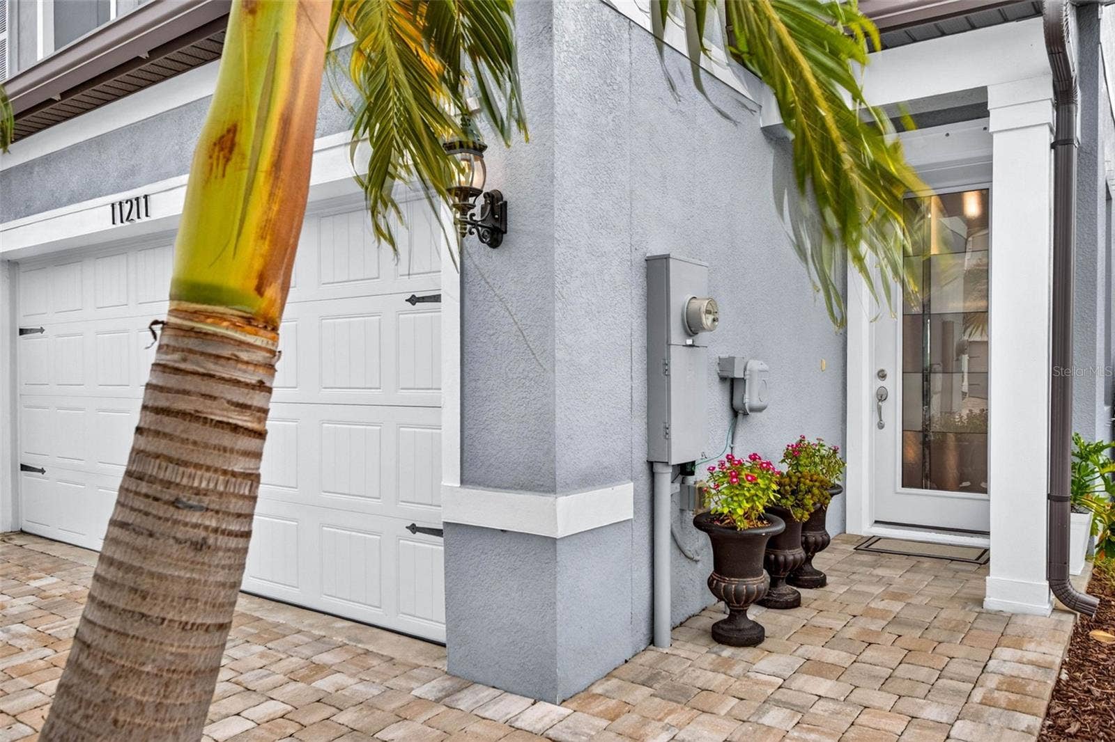 11211 BEACH WALK WAY NE, St Petersburg, FL 33716 Inviting Entrance