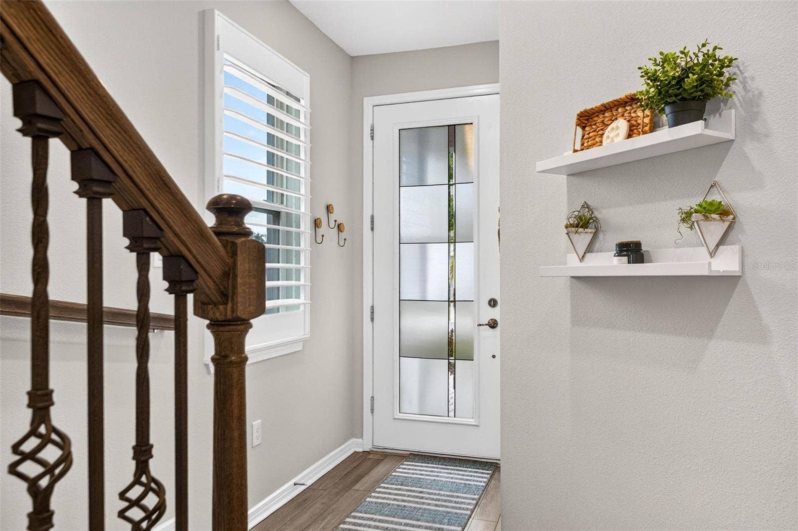 11211 BEACH WALK WAY NE, St Petersburg, FL 33716 Inviting Entrance