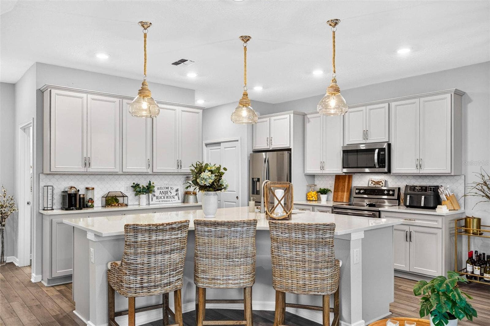 11211 BEACH WALK WAY NE, St Petersburg, FL 33716 Custom Kitchen