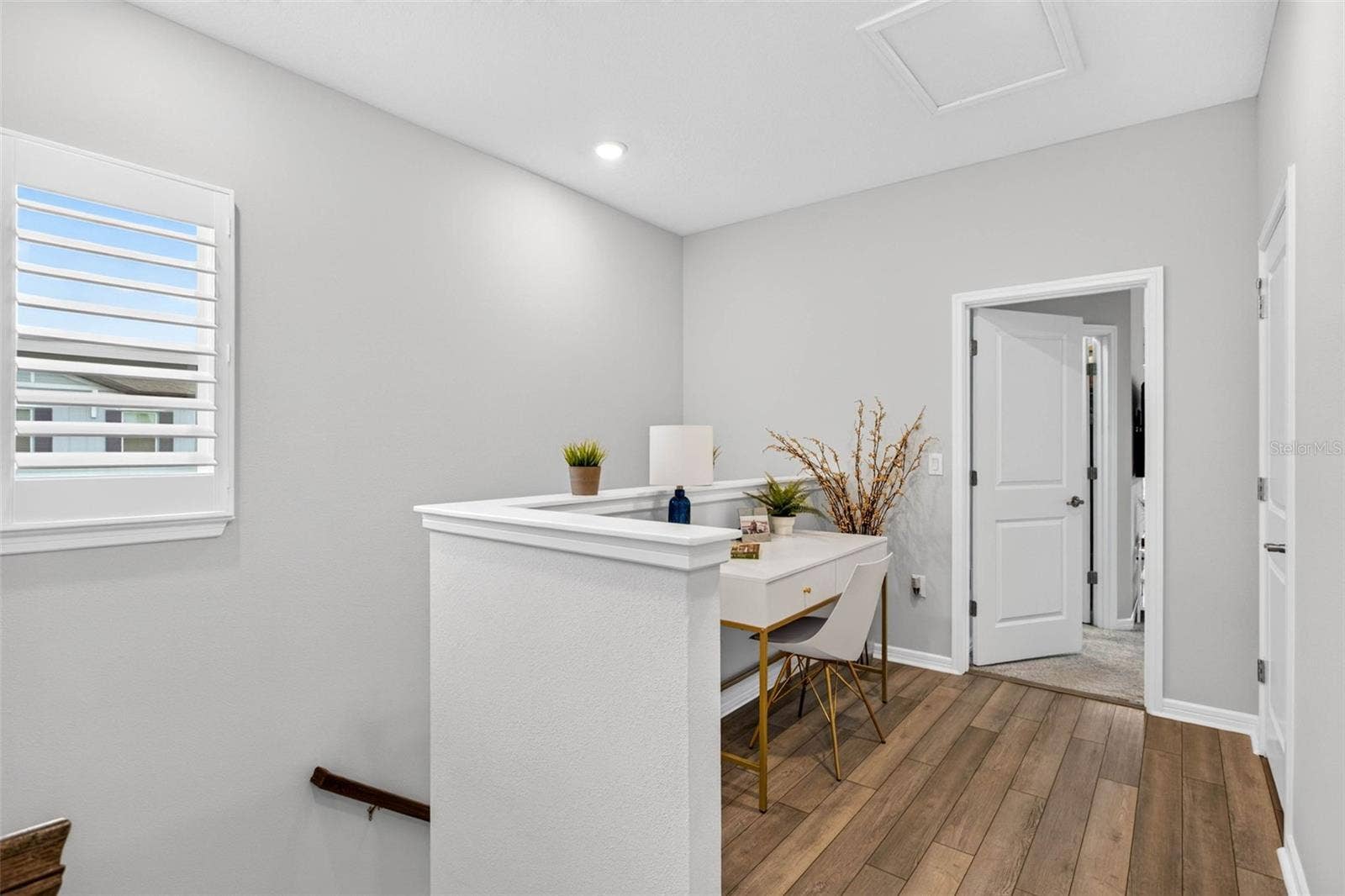 11211 BEACH WALK WAY NE, St Petersburg, FL 33716 Cute Office/Landing Area