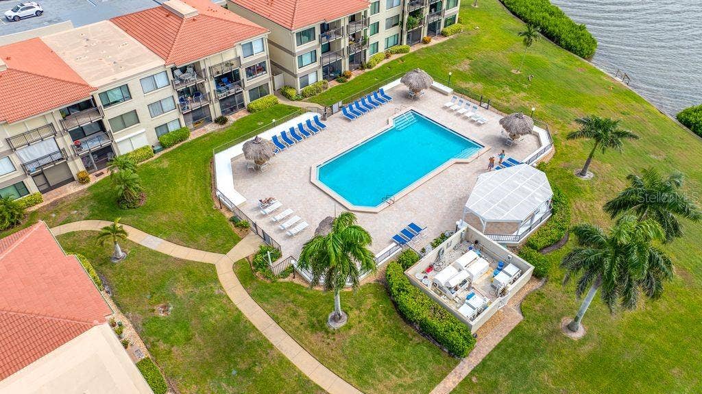 Community Pool & Hot Tub