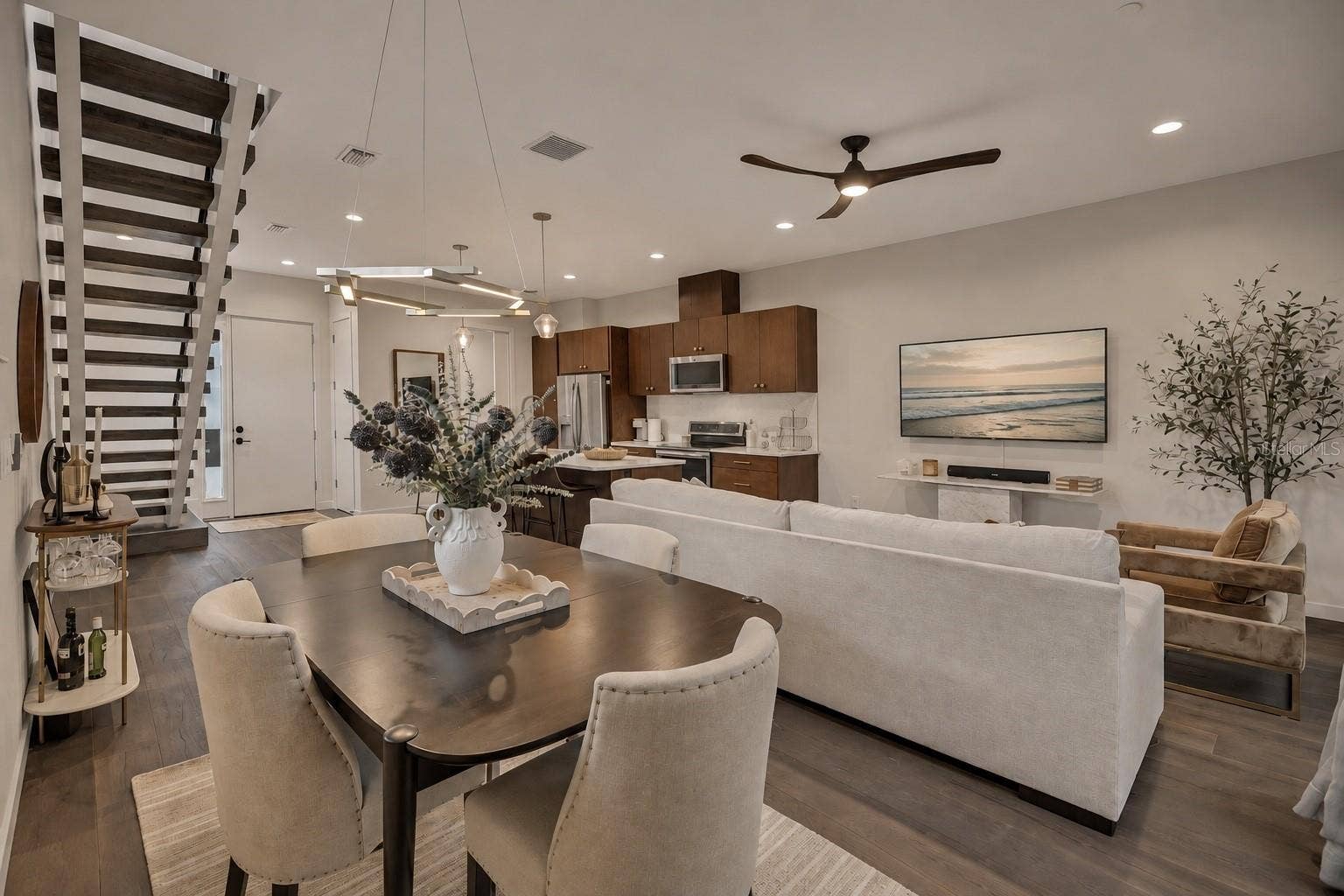 349 7TH STREET S, St Petersburg, FL 33701 Furniture and furnishing available as well.