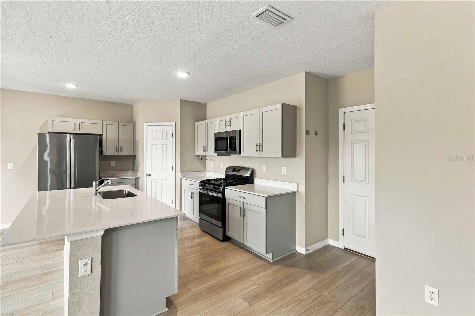 5513 SUMMER SUNSET DRIVE, Apollo Beach, FL 33572 5513 SUMMER SUNSET DRIVE, Apollo Beach, FL 33572