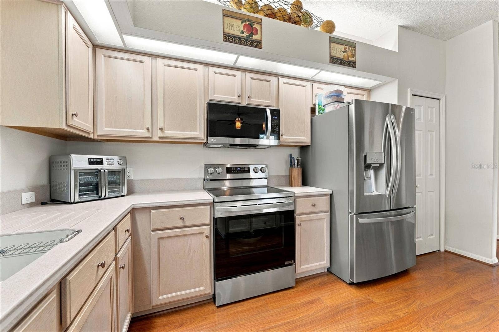 Modern Kitchen & Cabinetry