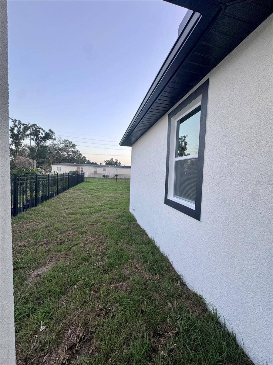 406 4TH STREET, Wimauma, FL 33598 side of home