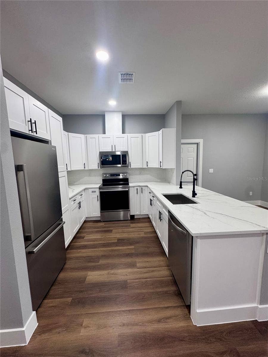 406 4TH STREET, Wimauma, FL 33598 Kitchen