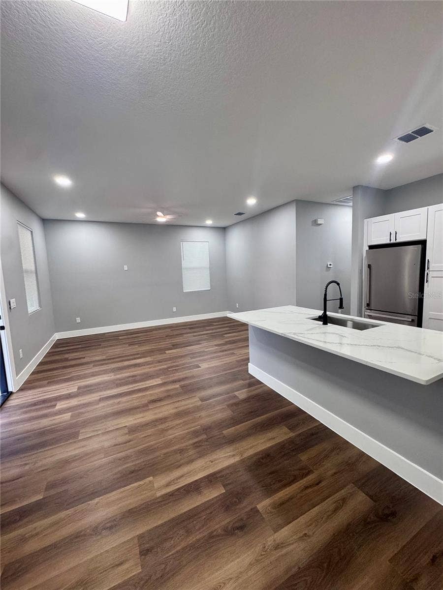406 4TH STREET, Wimauma, FL 33598 kitchen/living