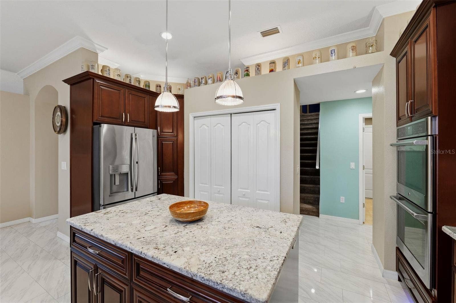 5113 COOPERS HAWK COURT, Valrico, FL 33596 Kitchen Island