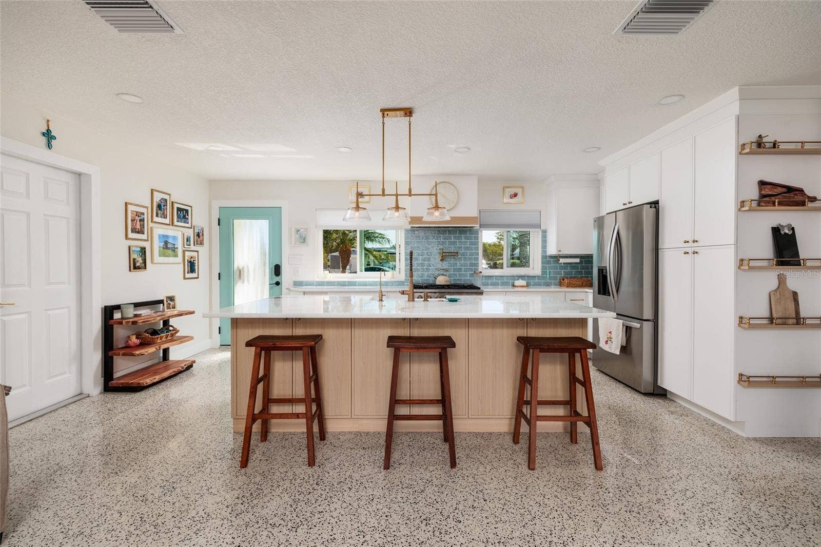 9298 SUN ISLE DRIVE NE, St Petersburg, FL 33702