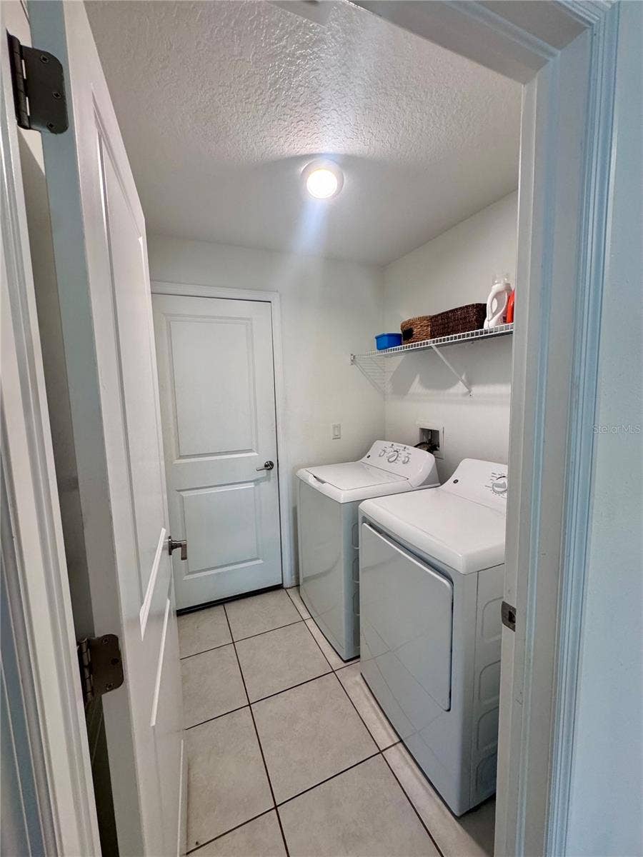 5535 BLUE AZURE DRIVE, Wimauma, FL 33598 Laundry Room