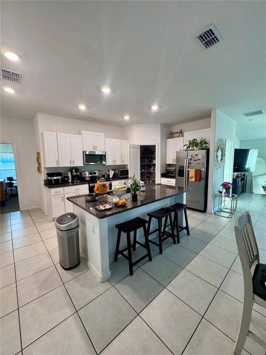 5535 BLUE AZURE DRIVE, Wimauma, FL 33598 kitchen