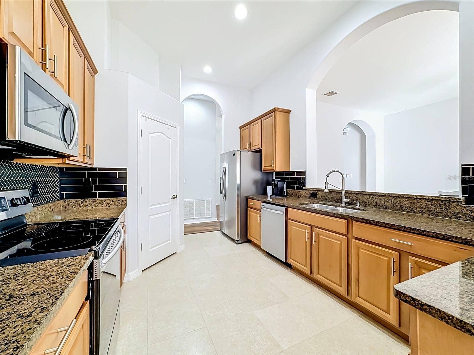 13303 GRAHAM YARDEN DRIVE, Riverview, FL 33579 kitchen