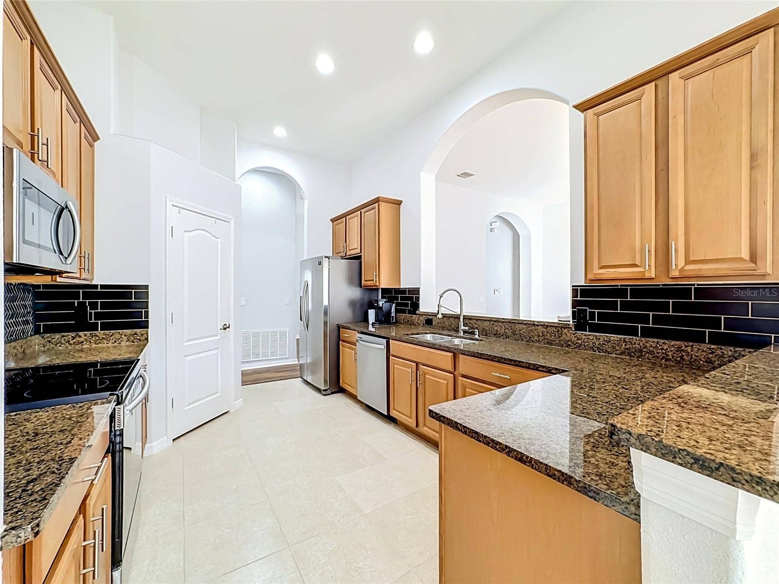 13303 GRAHAM YARDEN DRIVE, Riverview, FL 33579 kitchen