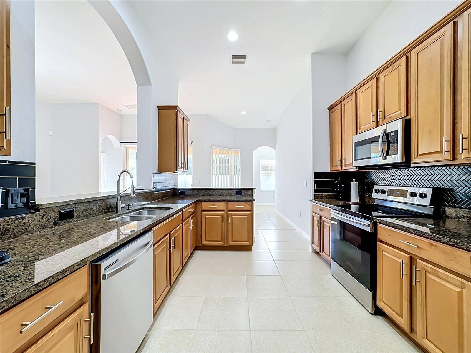 13303 GRAHAM YARDEN DRIVE, Riverview, FL 33579 kitchen