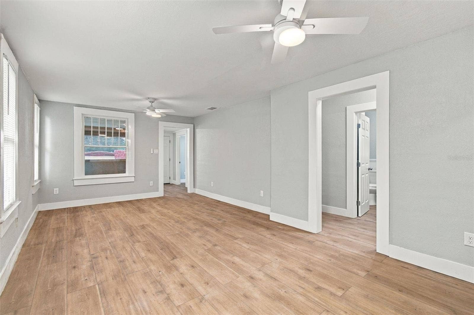 1225 E OSBORNE AVENUE, Tampa, FL 33603 Living Room
