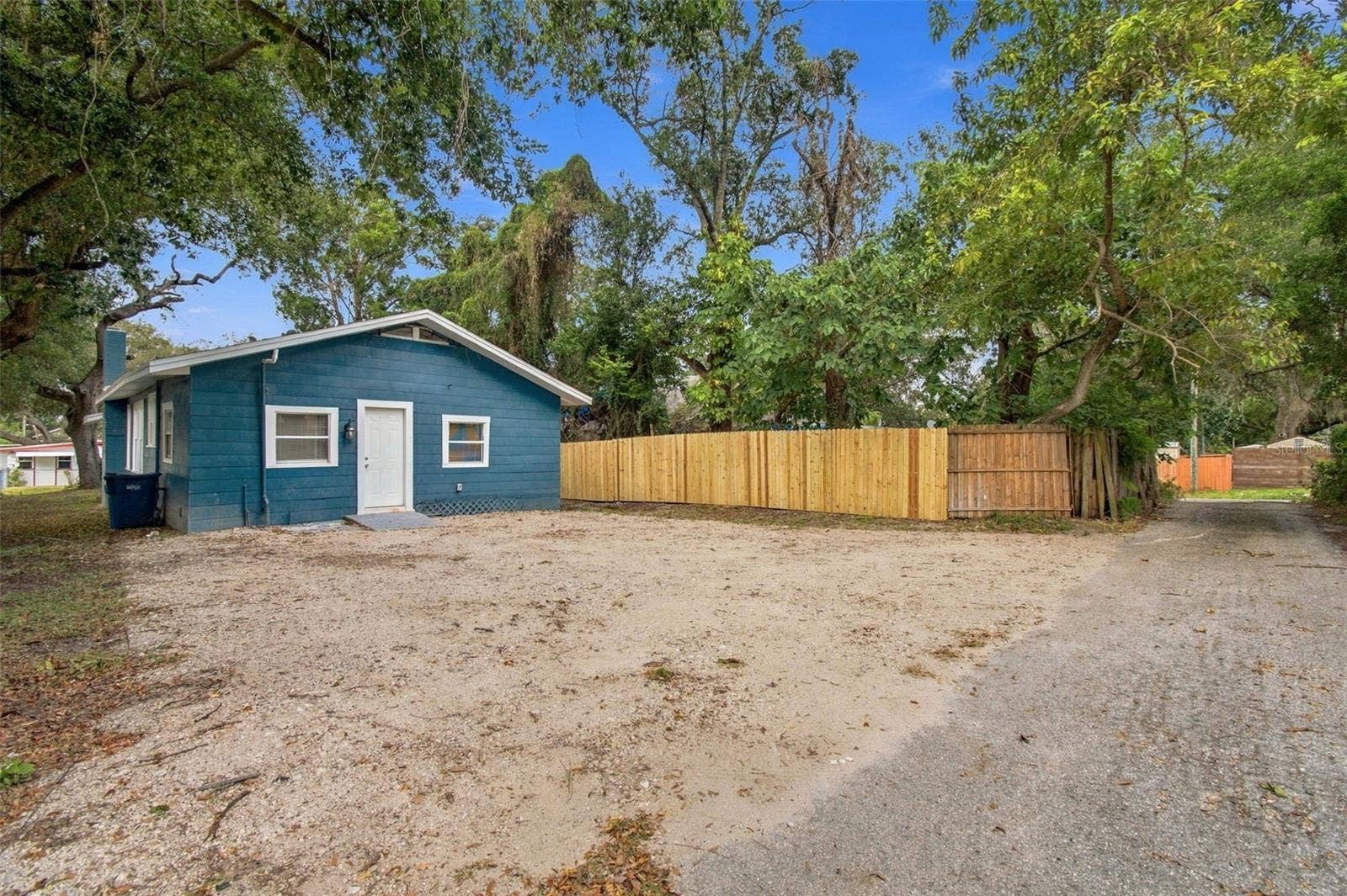 1225 E OSBORNE AVENUE, Tampa, FL 33603 Lot of Parking Space