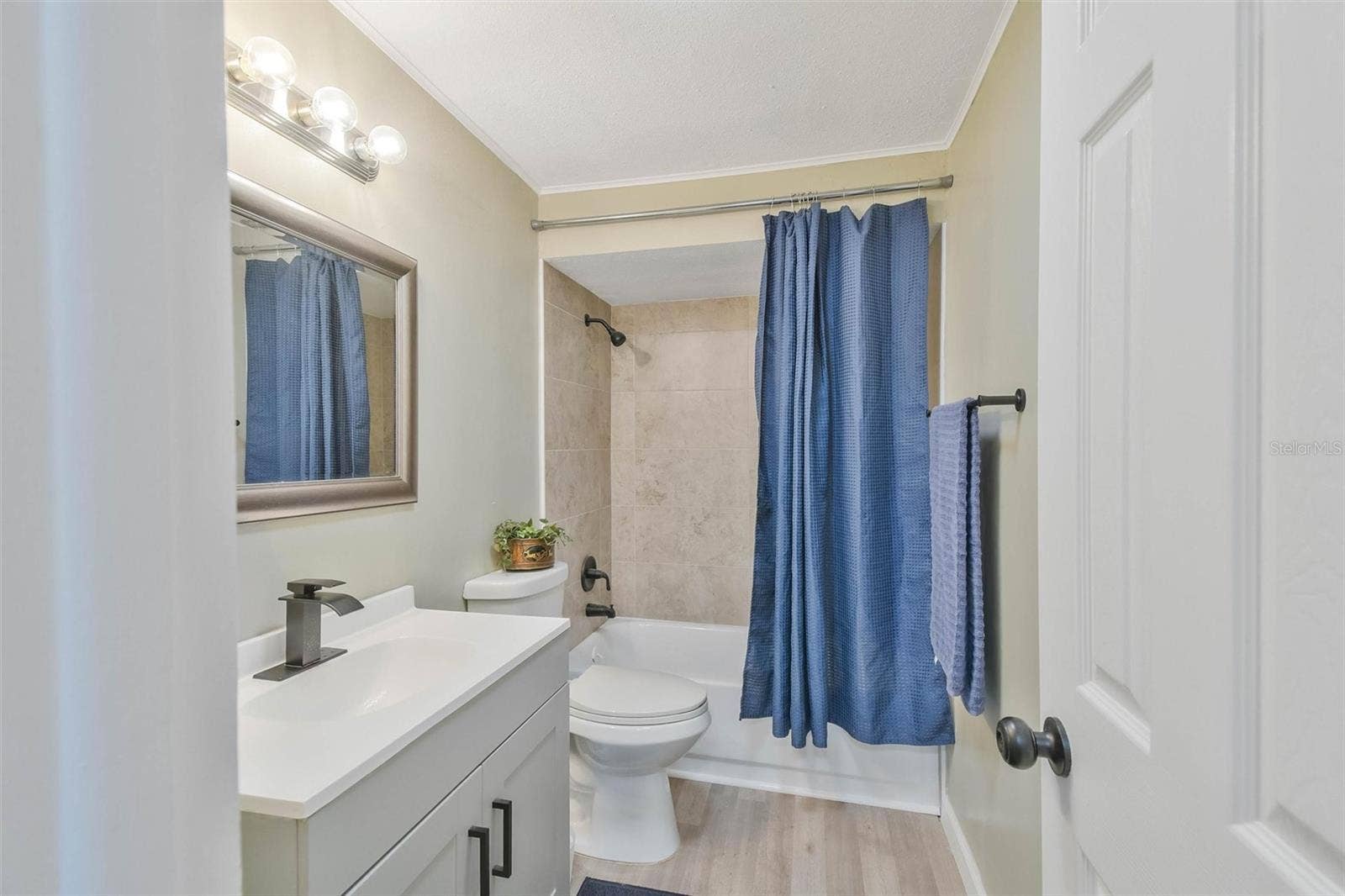 3317 BAINBRIDGE DRIVE, Holiday, FL 34691 bathroom