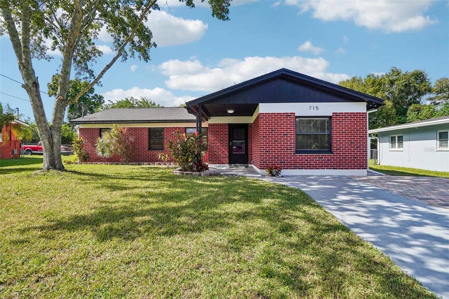 Property photo for 715 PAPAYA DRIVE, Tampa, FL
