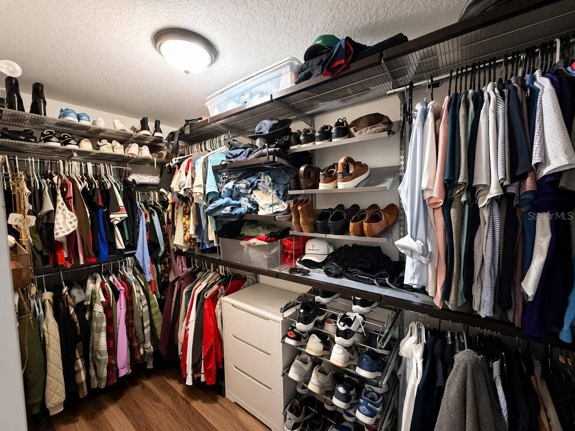 Primary suite walk in closet