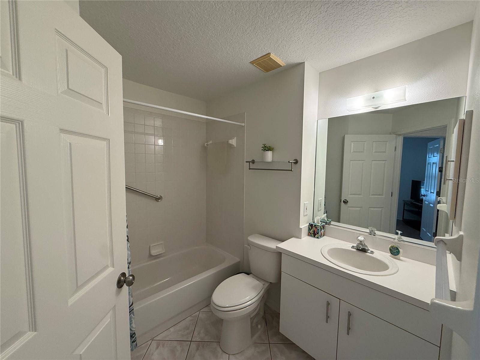208 SILVER LAKE DRIVE, #206, Venice, FL 34292 208 SILVER LAKE DRIVE, #206, Venice, FL 34292