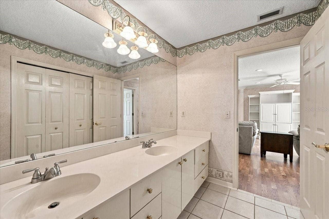 2534 HERON LANE N, Clearwater, FL 33762 2534 HERON LANE N, Clearwater, FL 33762