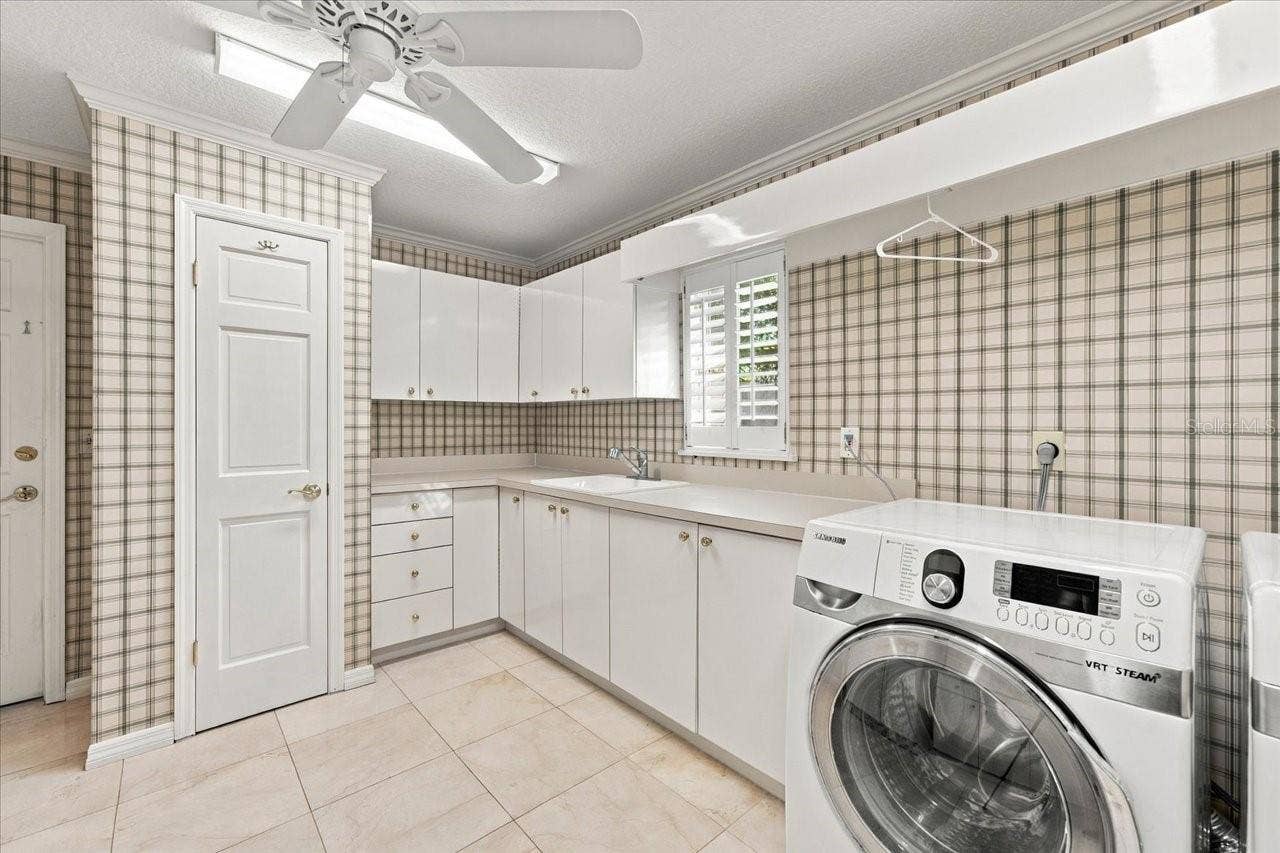 2534 HERON LANE N, Clearwater, FL 33762 2534 HERON LANE N, Clearwater, FL 33762