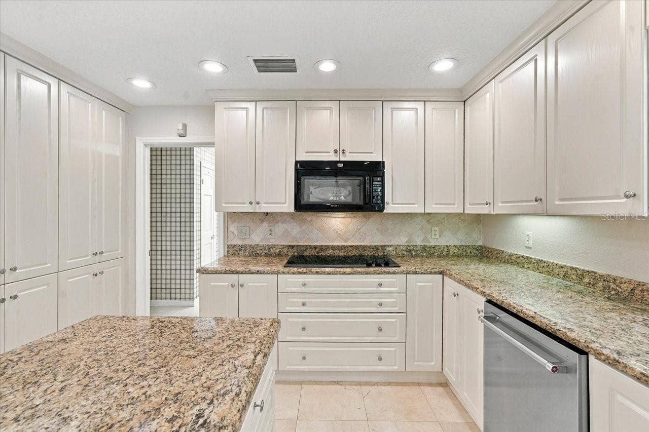 2534 HERON LANE N, Clearwater, FL 33762 2534 HERON LANE N, Clearwater, FL 33762