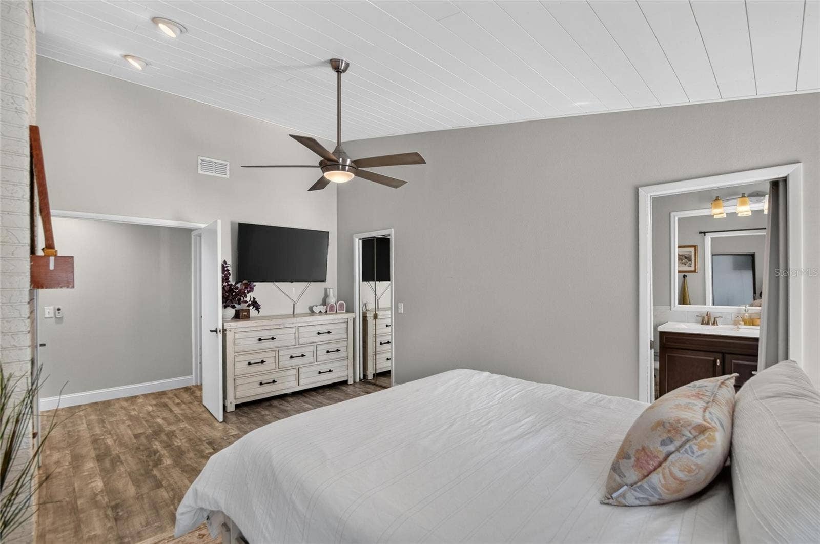 5490 GREYSTON STREET, Palm Harbor, FL 34685 5490 GREYSTON STREET, Palm Harbor, FL 34685