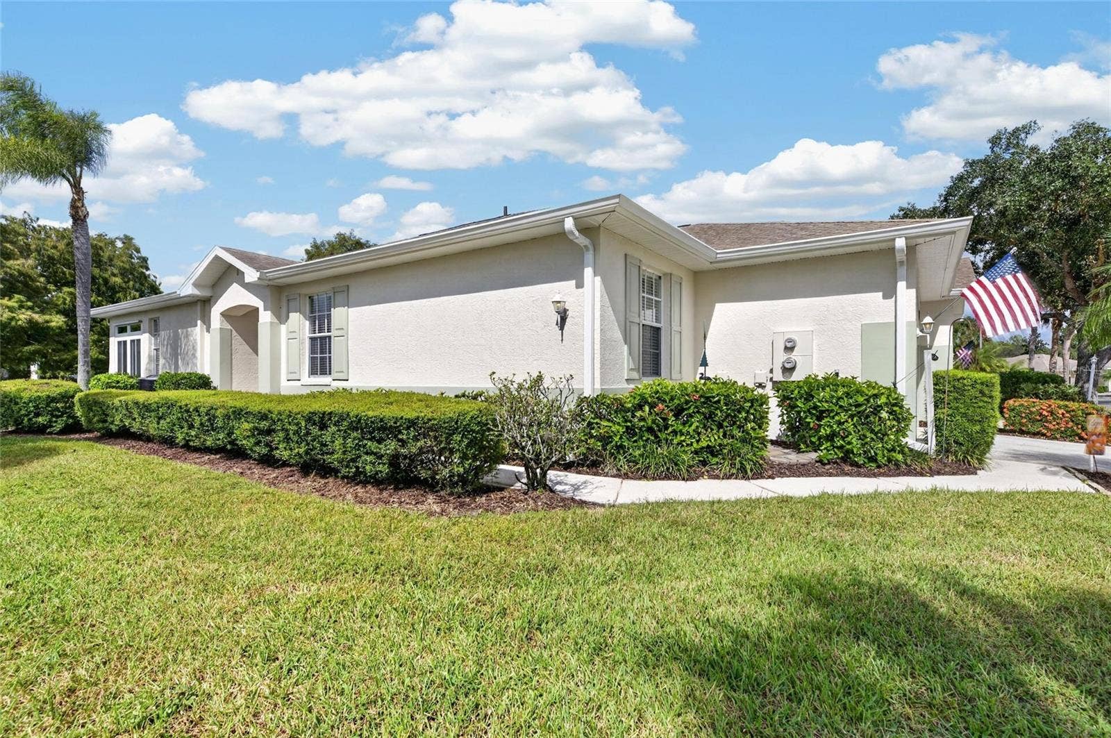 828 TREMONT GREENS LANE, #134, Sun City Center, FL 33573 Landscaped side entrance