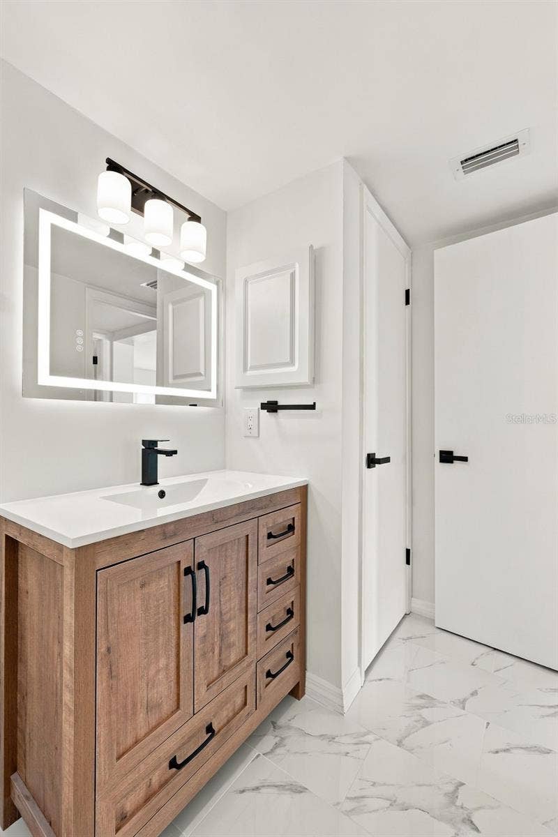 960 VIRGINIA STREET, #206, Dunedin, FL 34698 960 VIRGINIA STREET, #206, Dunedin, FL 34698