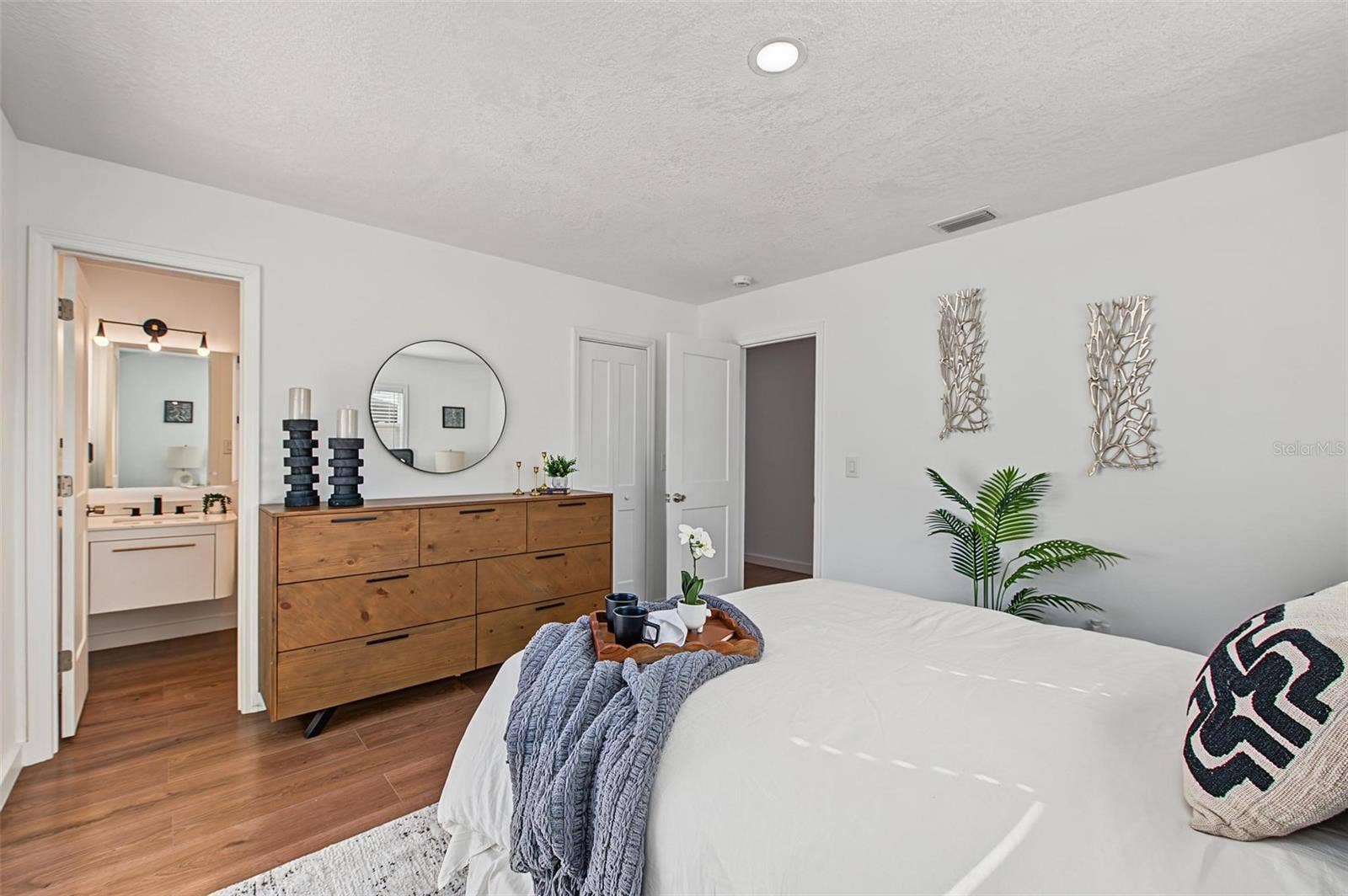 1834 NEW HAMPSHIRE AVENUE NE, St Petersburg, FL 33703 1834 NEW HAMPSHIRE AVENUE NE, St Petersburg, FL 33703