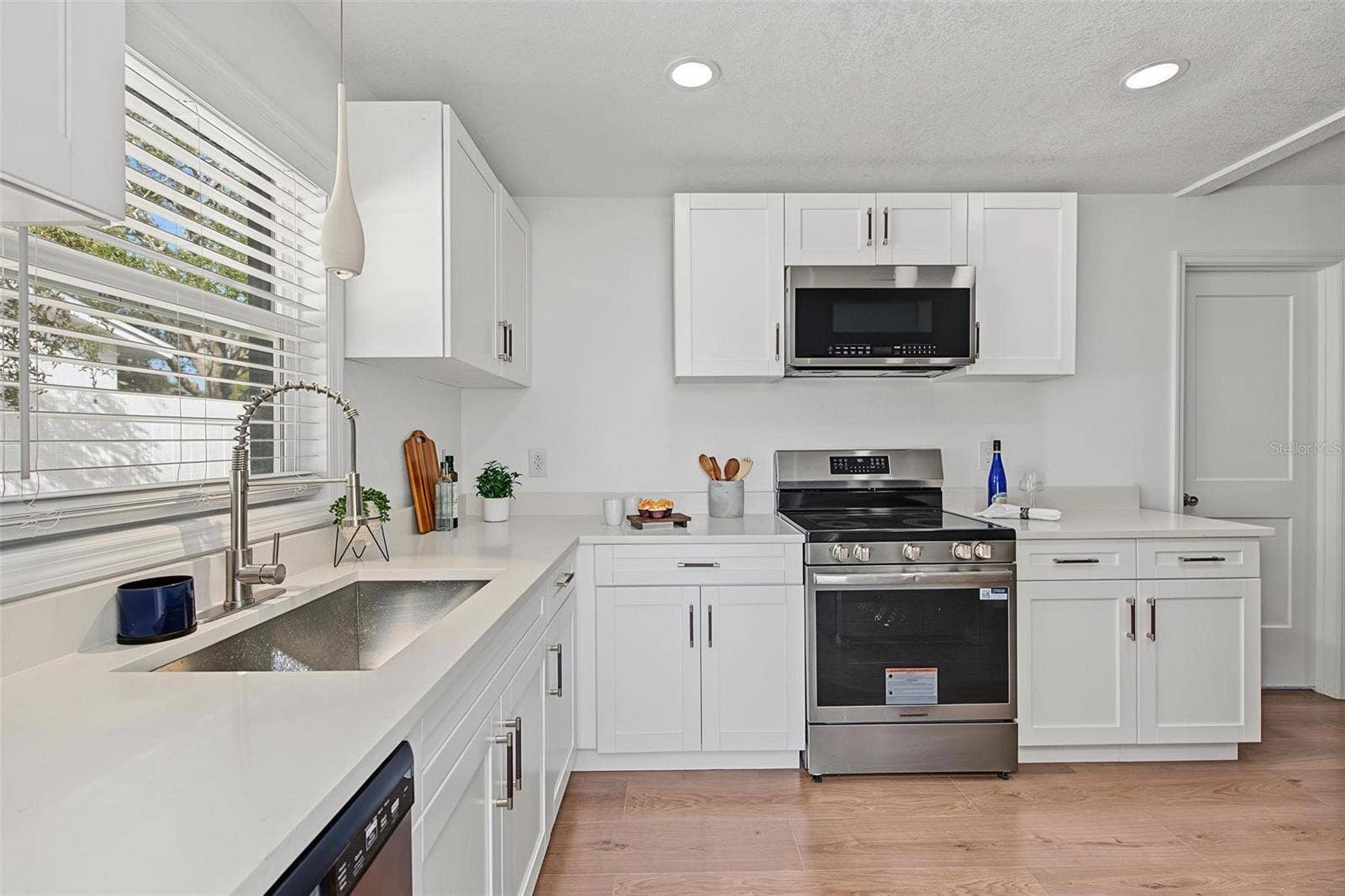 1834 NEW HAMPSHIRE AVENUE NE, St Petersburg, FL 33703 1834 NEW HAMPSHIRE AVENUE NE, St Petersburg, FL 33703