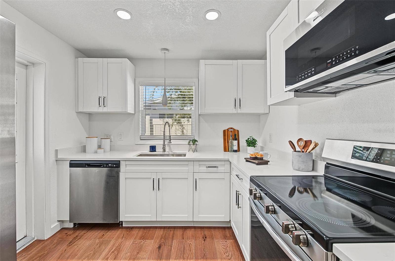 1834 NEW HAMPSHIRE AVENUE NE, St Petersburg, FL 33703 1834 NEW HAMPSHIRE AVENUE NE, St Petersburg, FL 33703
