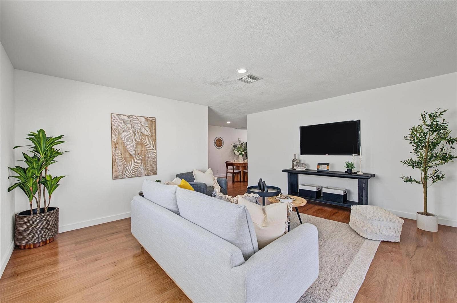 1834 NEW HAMPSHIRE AVENUE NE, St Petersburg, FL 33703 1834 NEW HAMPSHIRE AVENUE NE, St Petersburg, FL 33703