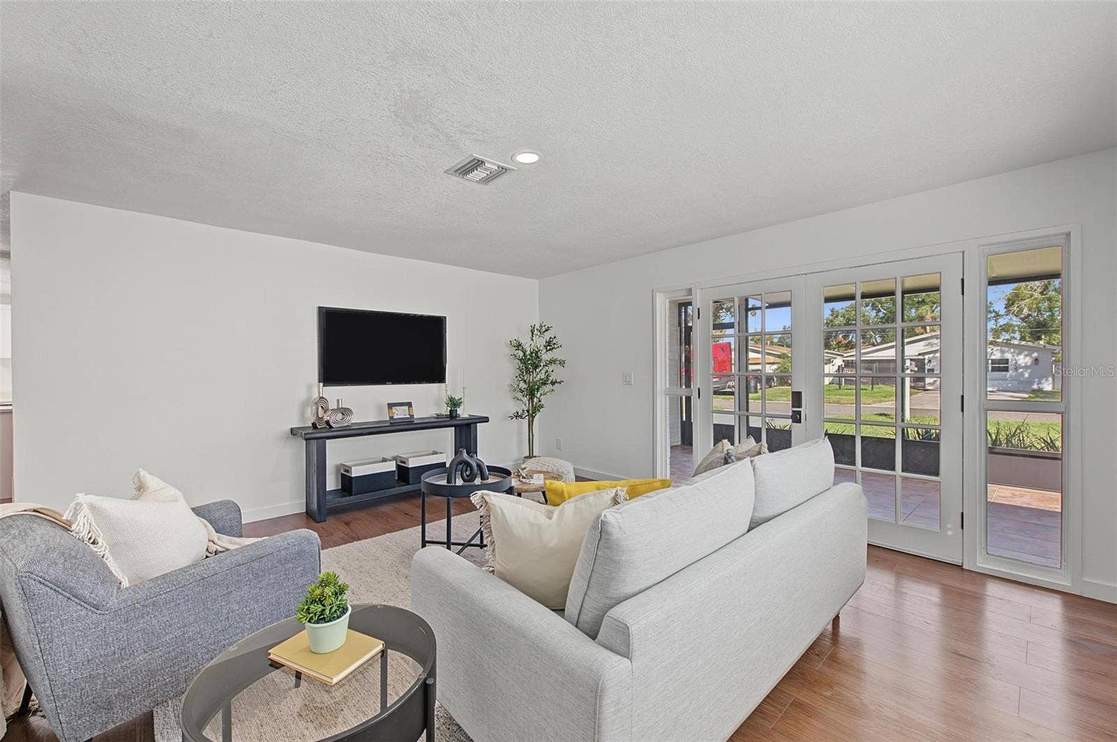 1834 NEW HAMPSHIRE AVENUE NE, St Petersburg, FL 33703 1834 NEW HAMPSHIRE AVENUE NE, St Petersburg, FL 33703