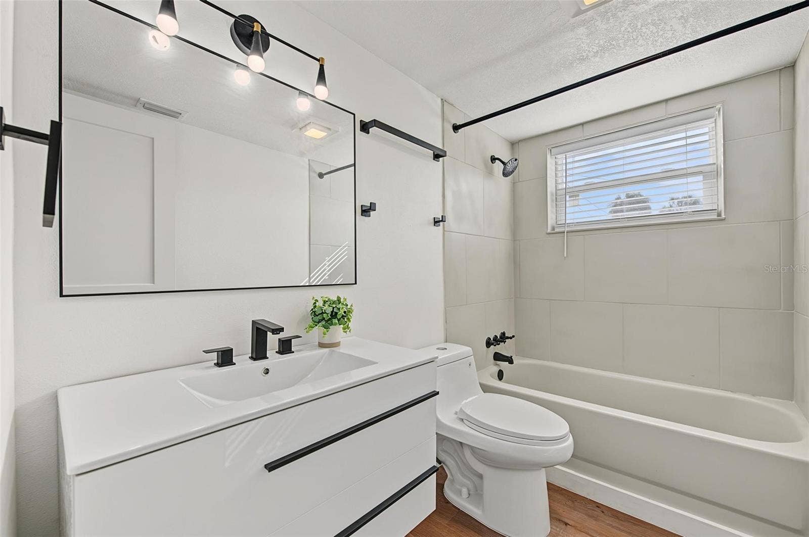 1834 NEW HAMPSHIRE AVENUE NE, St Petersburg, FL 33703 1834 NEW HAMPSHIRE AVENUE NE, St Petersburg, FL 33703