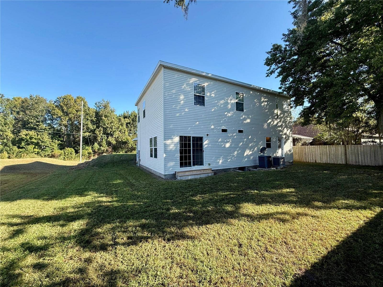 1025 CASS AVE, Oviedo, FL 32765 1025 CASS AVE, Oviedo, FL 32765